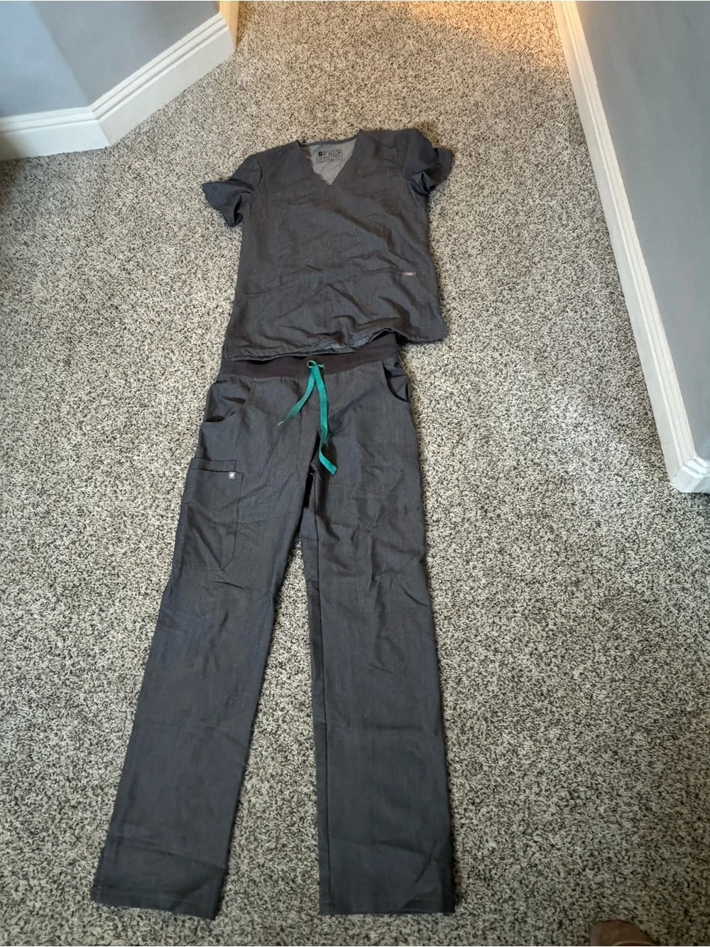 Figs Women's Charcoal Scrub Set with Teal Drawstring